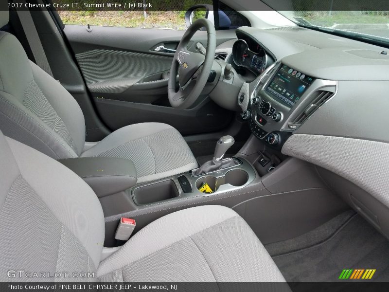 Summit White / Jet Black 2017 Chevrolet Cruze LT