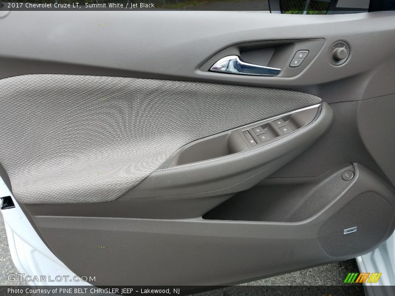 Summit White / Jet Black 2017 Chevrolet Cruze LT