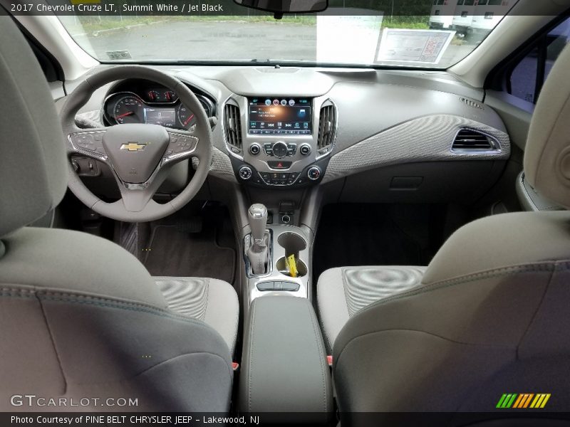 Summit White / Jet Black 2017 Chevrolet Cruze LT