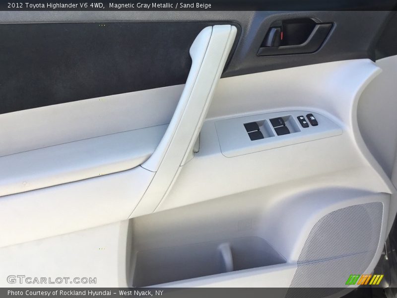 Magnetic Gray Metallic / Sand Beige 2012 Toyota Highlander V6 4WD