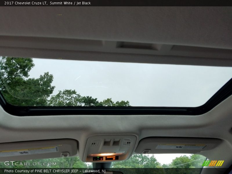 Summit White / Jet Black 2017 Chevrolet Cruze LT