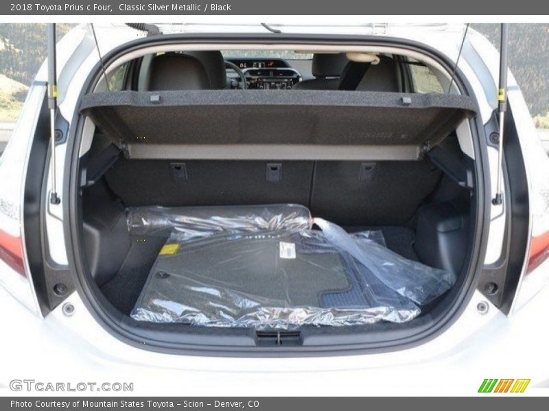 Classic Silver Metallic / Black 2018 Toyota Prius c Four