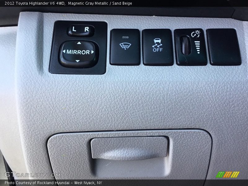 Magnetic Gray Metallic / Sand Beige 2012 Toyota Highlander V6 4WD