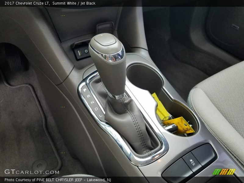 Summit White / Jet Black 2017 Chevrolet Cruze LT