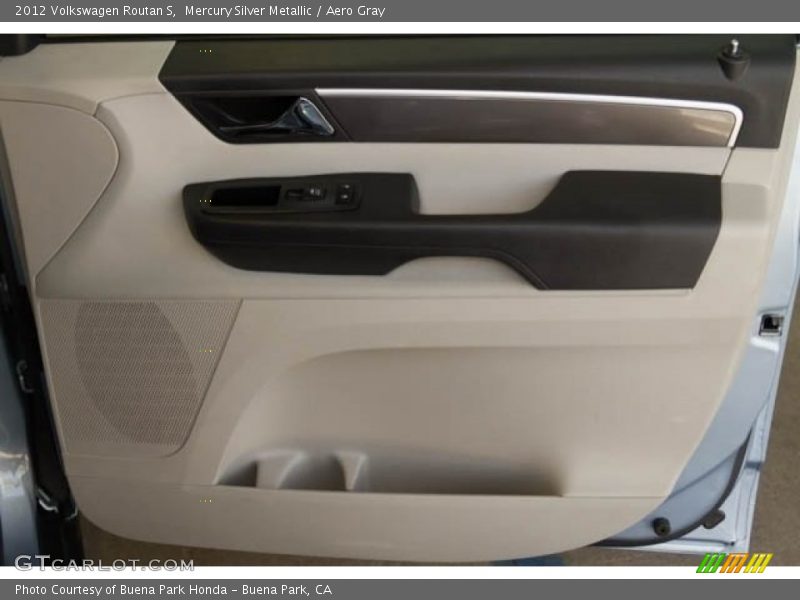 Mercury Silver Metallic / Aero Gray 2012 Volkswagen Routan S