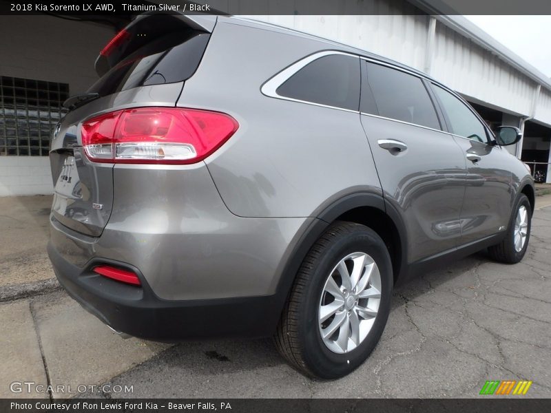 Titanium Silver / Black 2018 Kia Sorento LX AWD