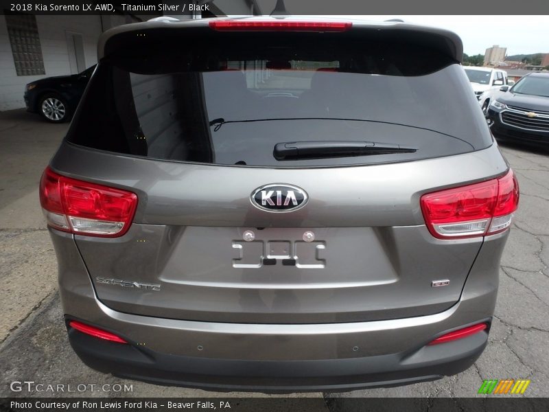 Titanium Silver / Black 2018 Kia Sorento LX AWD