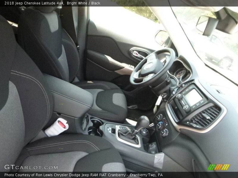 Bright White / Black 2018 Jeep Cherokee Latitude 4x4
