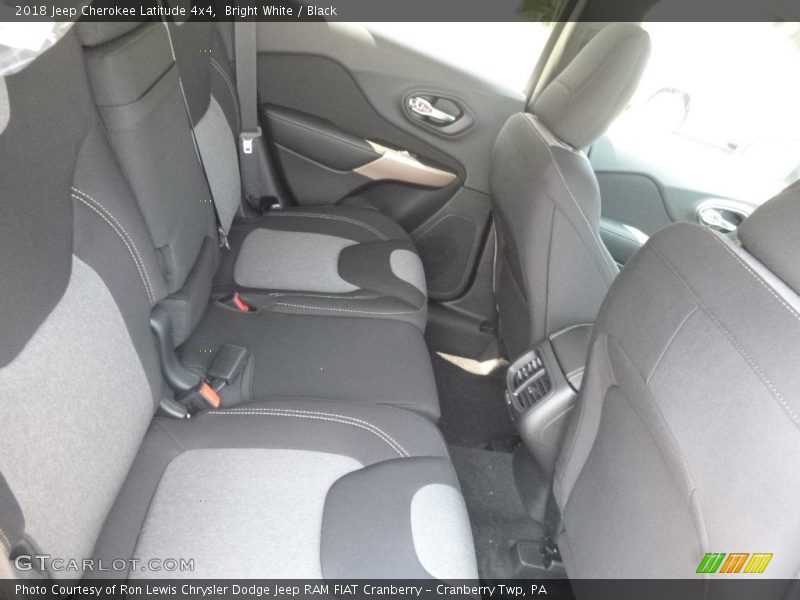Bright White / Black 2018 Jeep Cherokee Latitude 4x4