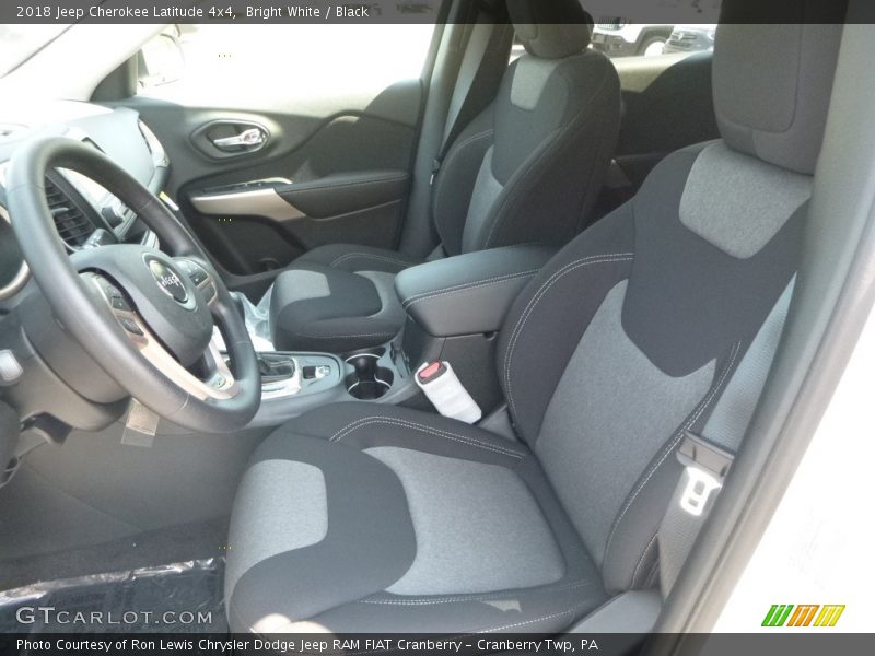 Bright White / Black 2018 Jeep Cherokee Latitude 4x4