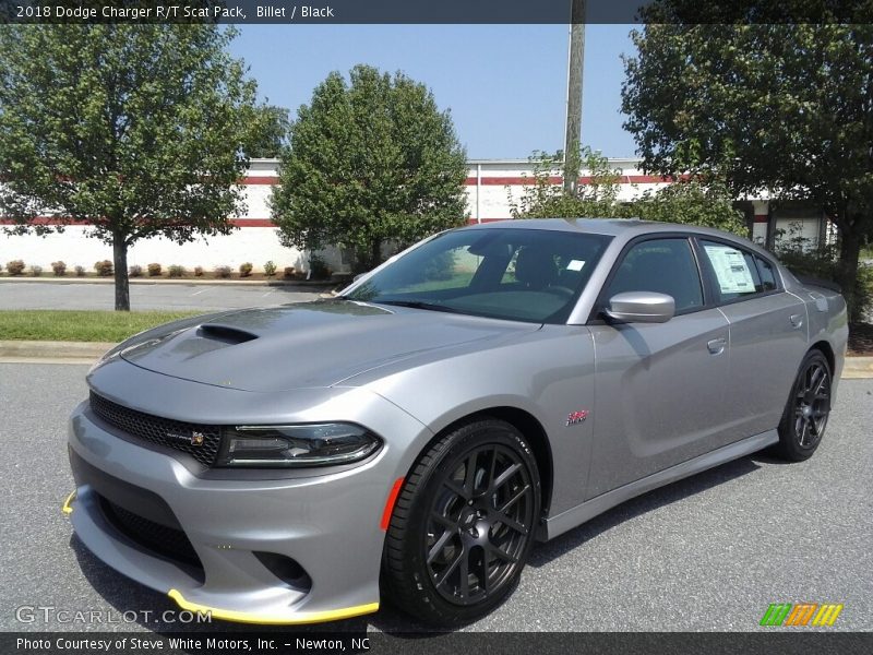 Front 3/4 View of 2018 Charger R/T Scat Pack
