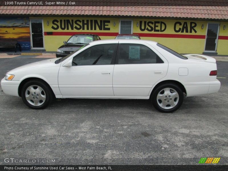 Super White / Oak 1998 Toyota Camry LE