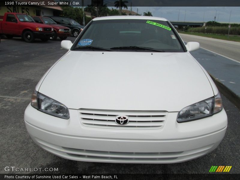 Super White / Oak 1998 Toyota Camry LE