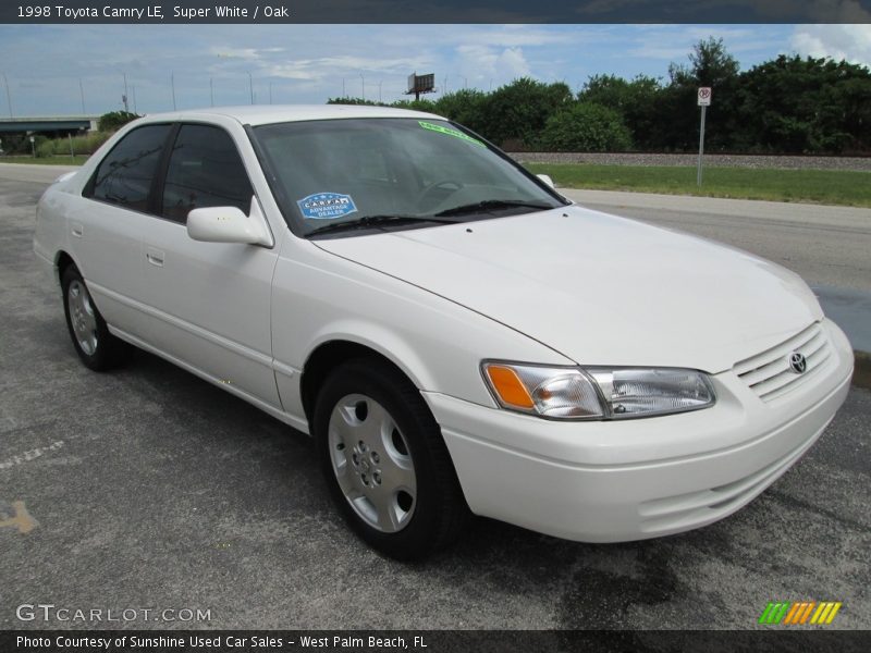 Super White / Oak 1998 Toyota Camry LE