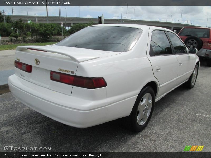 Super White / Oak 1998 Toyota Camry LE