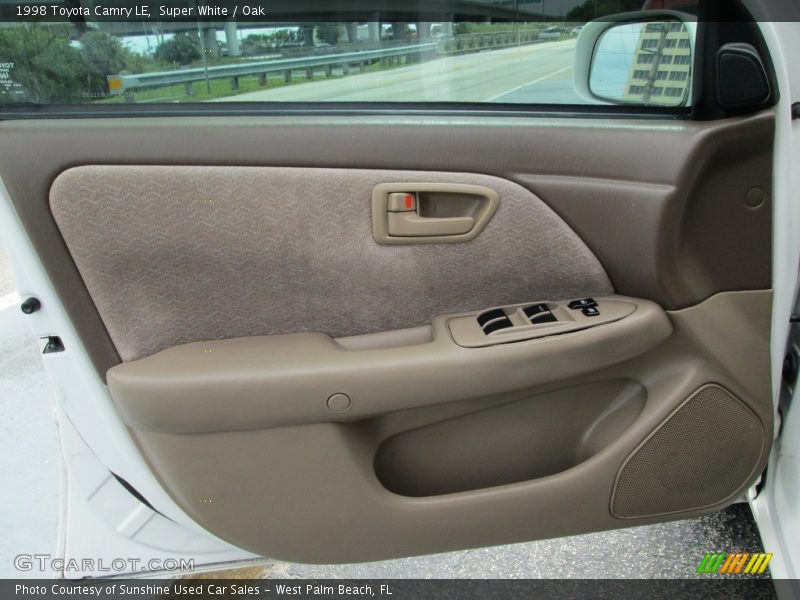 Super White / Oak 1998 Toyota Camry LE