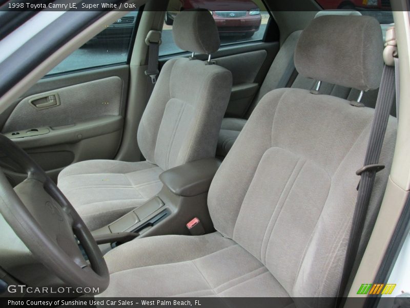 Super White / Oak 1998 Toyota Camry LE