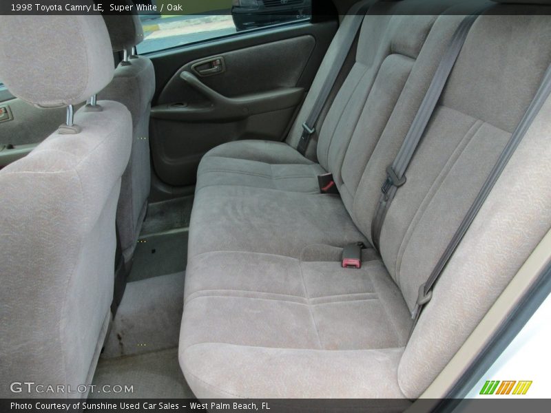 Super White / Oak 1998 Toyota Camry LE
