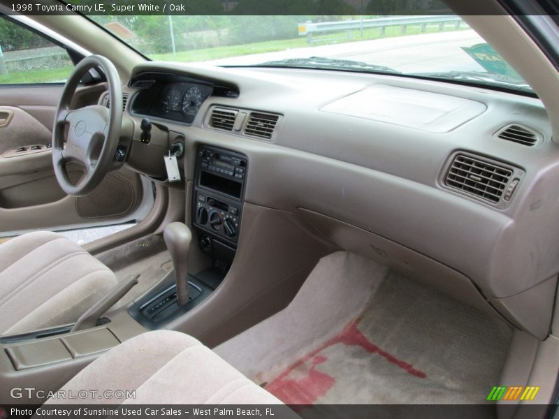Super White / Oak 1998 Toyota Camry LE