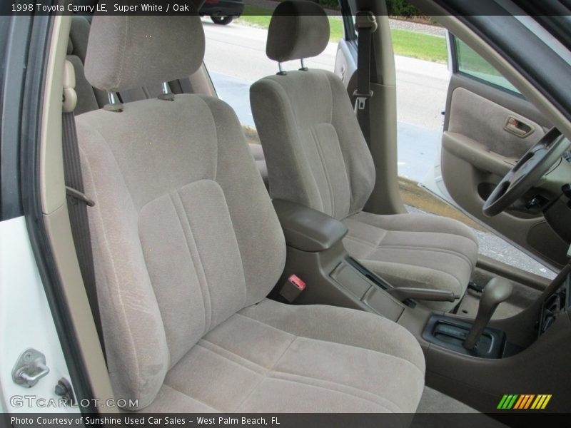 Super White / Oak 1998 Toyota Camry LE