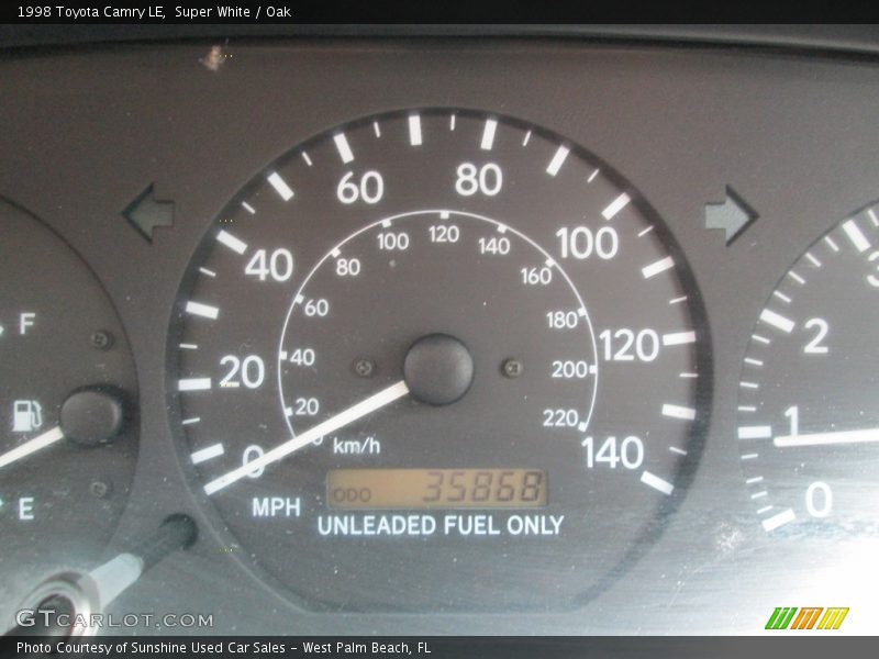 Super White / Oak 1998 Toyota Camry LE