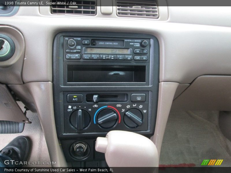 Super White / Oak 1998 Toyota Camry LE