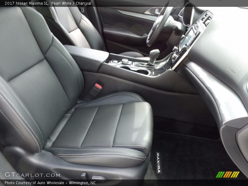 Pearl White / Charcoal 2017 Nissan Maxima SL