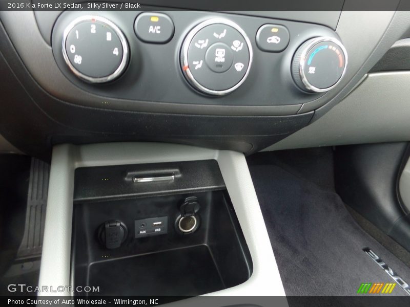 Silky Silver / Black 2016 Kia Forte LX Sedan