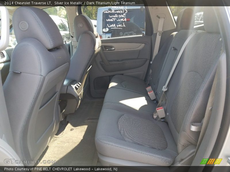 Silver Ice Metallic / Dark Titanium/Light Titanium 2014 Chevrolet Traverse LT