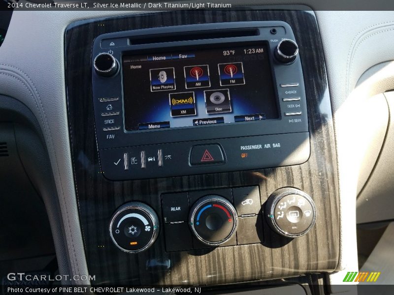 Silver Ice Metallic / Dark Titanium/Light Titanium 2014 Chevrolet Traverse LT