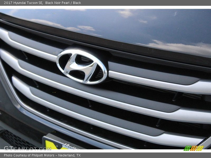 Black Noir Pearl / Black 2017 Hyundai Tucson SE