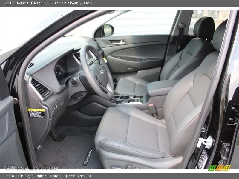 Black Noir Pearl / Black 2017 Hyundai Tucson SE