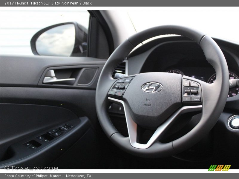 Black Noir Pearl / Black 2017 Hyundai Tucson SE