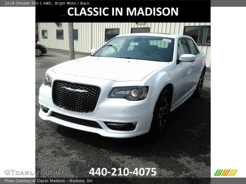 Bright White / Black 2018 Chrysler 300 S AWD