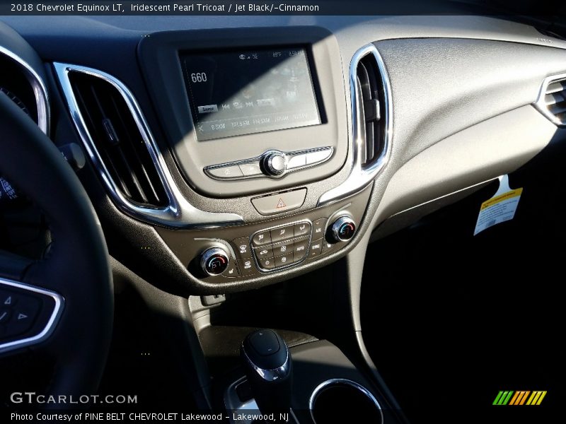 Iridescent Pearl Tricoat / Jet Black/­Cinnamon 2018 Chevrolet Equinox LT