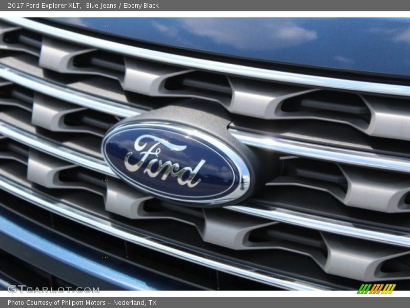 Blue Jeans / Ebony Black 2017 Ford Explorer XLT