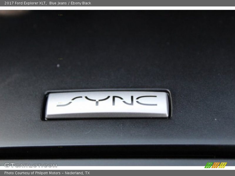 Blue Jeans / Ebony Black 2017 Ford Explorer XLT