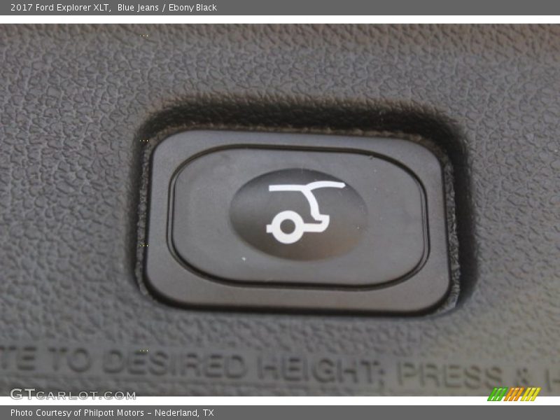 Blue Jeans / Ebony Black 2017 Ford Explorer XLT