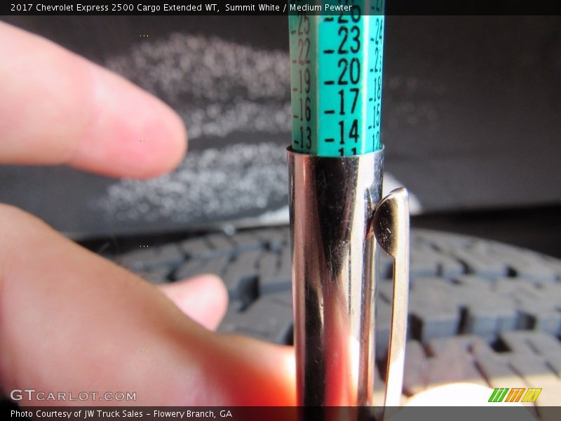 Summit White / Medium Pewter 2017 Chevrolet Express 2500 Cargo Extended WT