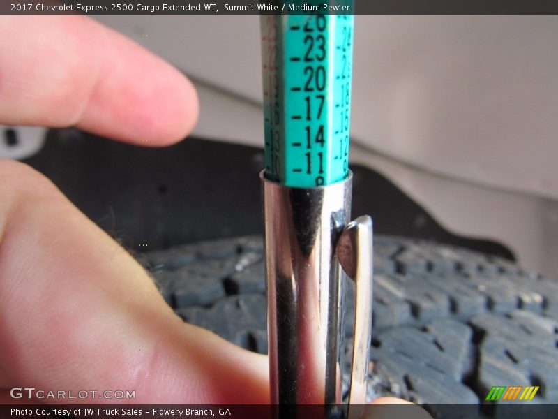Summit White / Medium Pewter 2017 Chevrolet Express 2500 Cargo Extended WT
