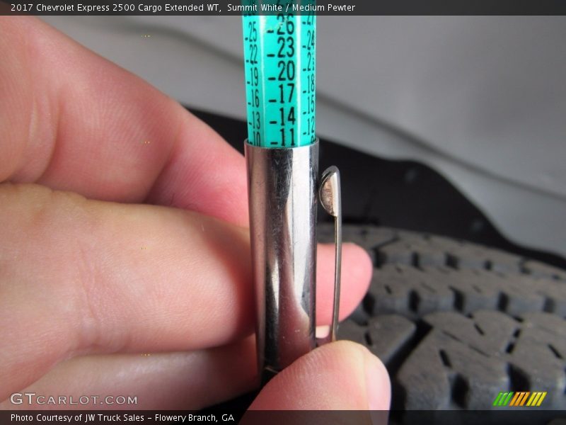 Summit White / Medium Pewter 2017 Chevrolet Express 2500 Cargo Extended WT