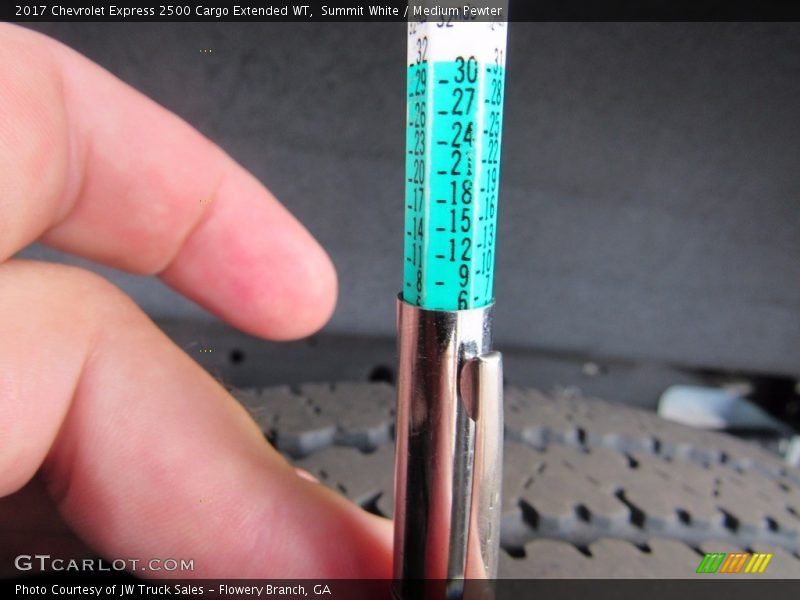 Summit White / Medium Pewter 2017 Chevrolet Express 2500 Cargo Extended WT