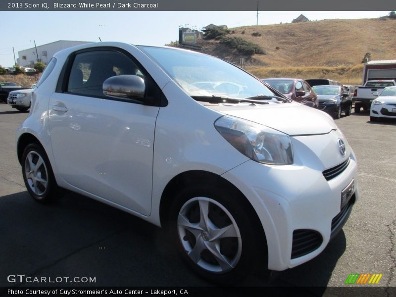 Blizzard White Pearl / Dark Charcoal 2013 Scion iQ