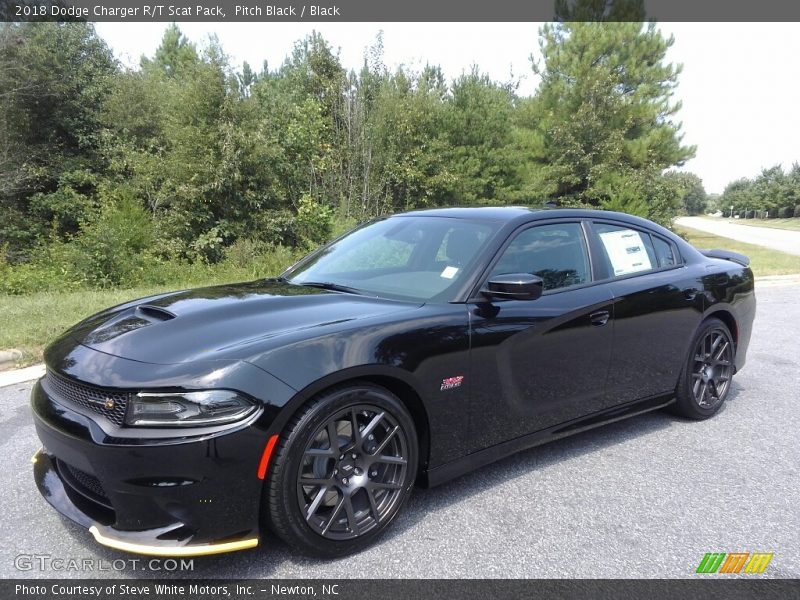 Front 3/4 View of 2018 Charger R/T Scat Pack