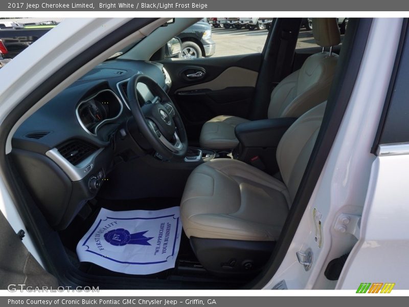 Bright White / Black/Light Frost Beige 2017 Jeep Cherokee Limited