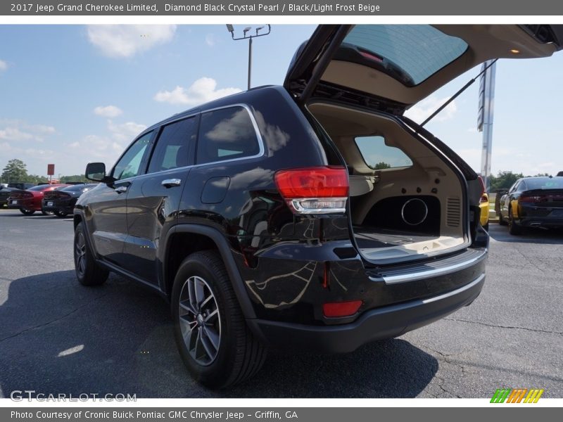 Diamond Black Crystal Pearl / Black/Light Frost Beige 2017 Jeep Grand Cherokee Limited