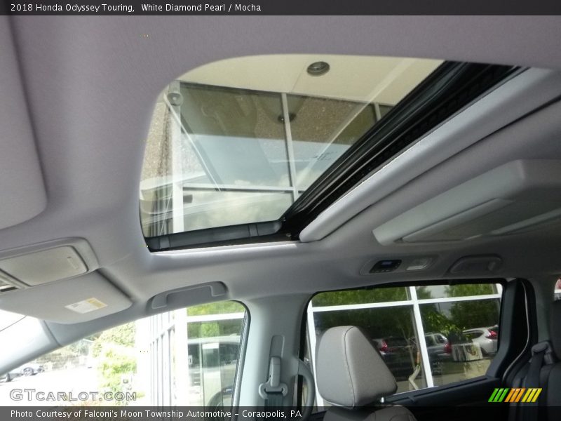 White Diamond Pearl / Mocha 2018 Honda Odyssey Touring