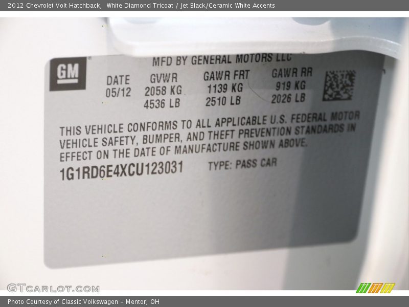 White Diamond Tricoat / Jet Black/Ceramic White Accents 2012 Chevrolet Volt Hatchback