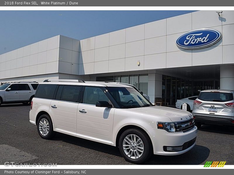 Front 3/4 View of 2018 Flex SEL