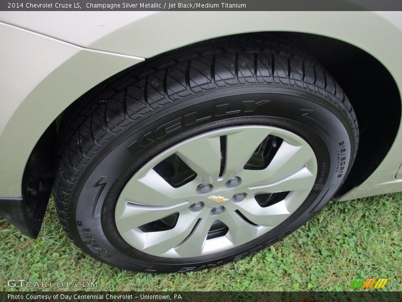 Champagne Silver Metallic / Jet Black/Medium Titanium 2014 Chevrolet Cruze LS